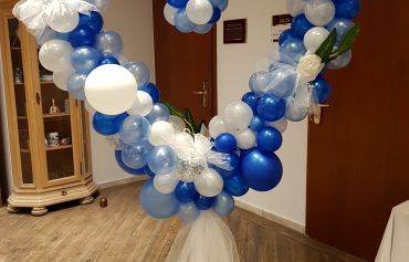 EIn Herz im Organic Stil passend zum Ballonbogen. Ballondekoration für eine Hochzeit